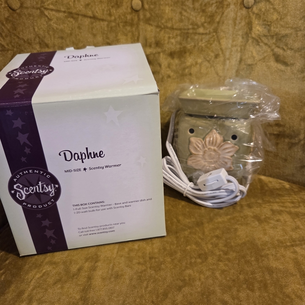 Scentsy Daphne Mid-Size Warmer